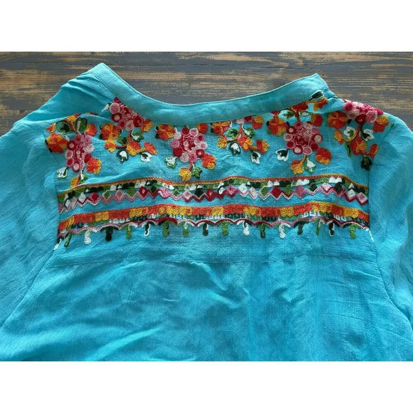 Figueroa & Flower 1X Light Blue Floral Embroidery Button Down Tunic - Picture 6 of 11